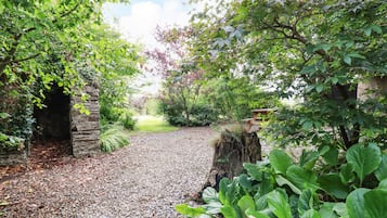 Cottage | Property grounds