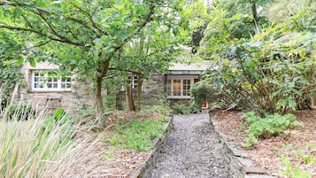 Cottage | Property grounds