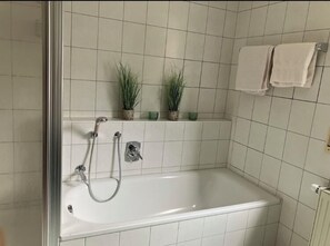 Badewanne, Toilettenpapier