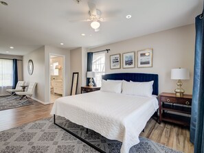 4 Schlafzimmer, Zimmersafe, Schreibtisch, Bügeleisen/Bügelbrett