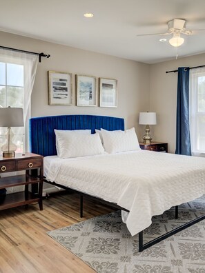 4 soverom, safe på rommet, skrivebord og strykejern/-brett