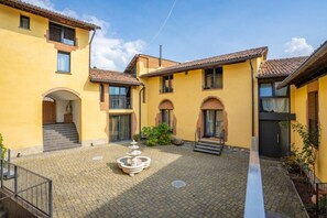 Front of property - Parco Vira Apartments (Porza)