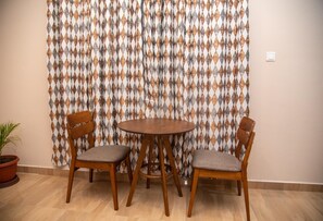Apartment | Dining - Captivating 1-bed Apartment in Tema, com 25 (Tema)