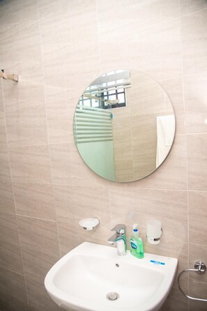 Apartment | Bathroom | Shower, towels - Captivating 1-bed Apartment in Tema, com 25 (Tema)