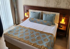 خزنة داخل الغرفة وواي فاي مجانًا وملاءات أسرّة