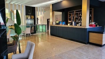 3 bars/lounges, poolside bar