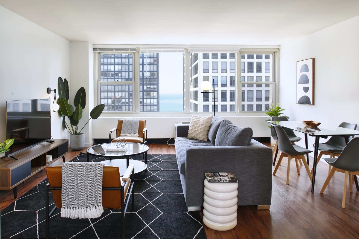 Penthouse Corner 3BR in Streeterville | Roof Deck