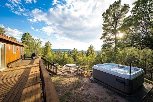 Walk to Golf Course, Close to Shopping/Dining and Lakes