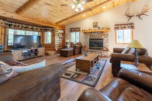 Smart TV, fireplace - Walk to Golf Course, Close to Shopping/Dining and Lakes (Pagosa Springs)