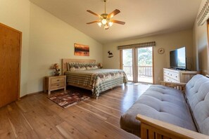 3 bedrooms, iron/ironing board, free WiFi, bed sheets