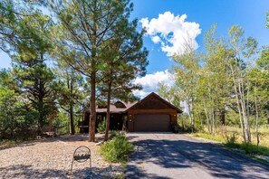 Exterior - Walk to Golf Course, Close to Shopping/Dining and Lakes (Pagosa Springs)