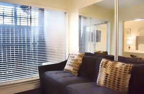 Interior - Montrose Pied-à-terre walking distance to Museums (Houston)