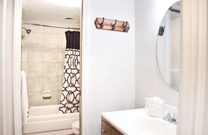 Bathtub, towels