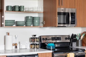 冰箱、微波炉、烤箱、炉灶