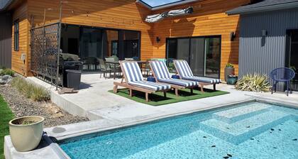 Modern Oasis with pool, close to downtown and airport