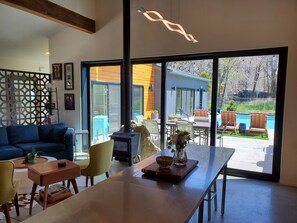 TV, fireplace, books - Modern Oasis with pool, close to downtown and airport (Boise)