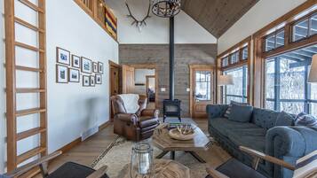 Smart TV, fireplace, DVD player, books