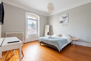 5 chambres, fer et planche à repasser, Wi-Fi gratuit, draps fournis