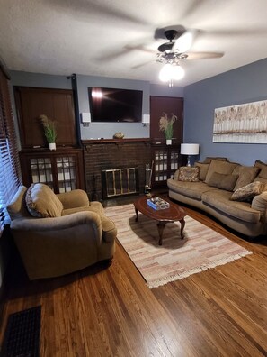 Smart TV, fireplace
