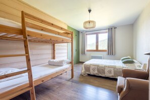 3 bedrooms, iron/ironing board, free WiFi