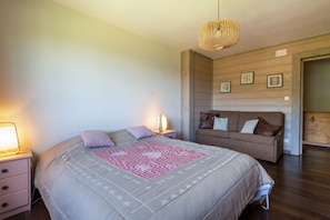3 bedrooms, iron/ironing board, free WiFi