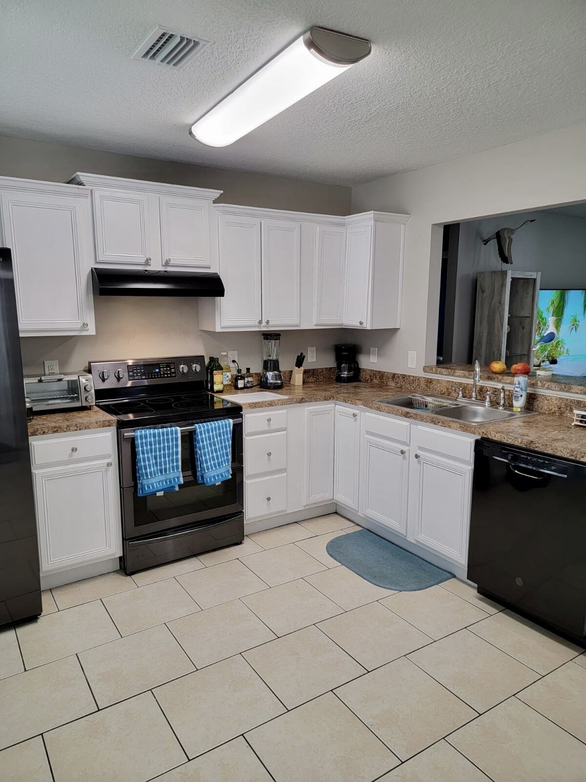 Kylskåp, mikrovågsugn, ugn och spishäll