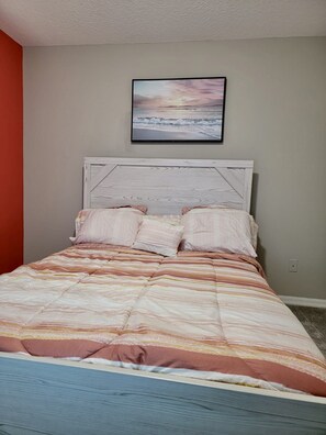 3 bedrooms, desk, iron/ironing board, free WiFi
