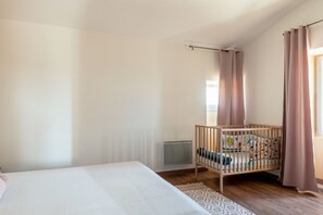 3 slaapkamers, een strijkplank/strijkijzer, gratis wifi