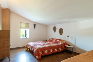 3 camere, ferro/asse da stiro, Wi-Fi gratuito