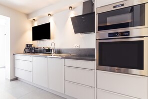 Frigorifero, microonde, forno, lavastoviglie