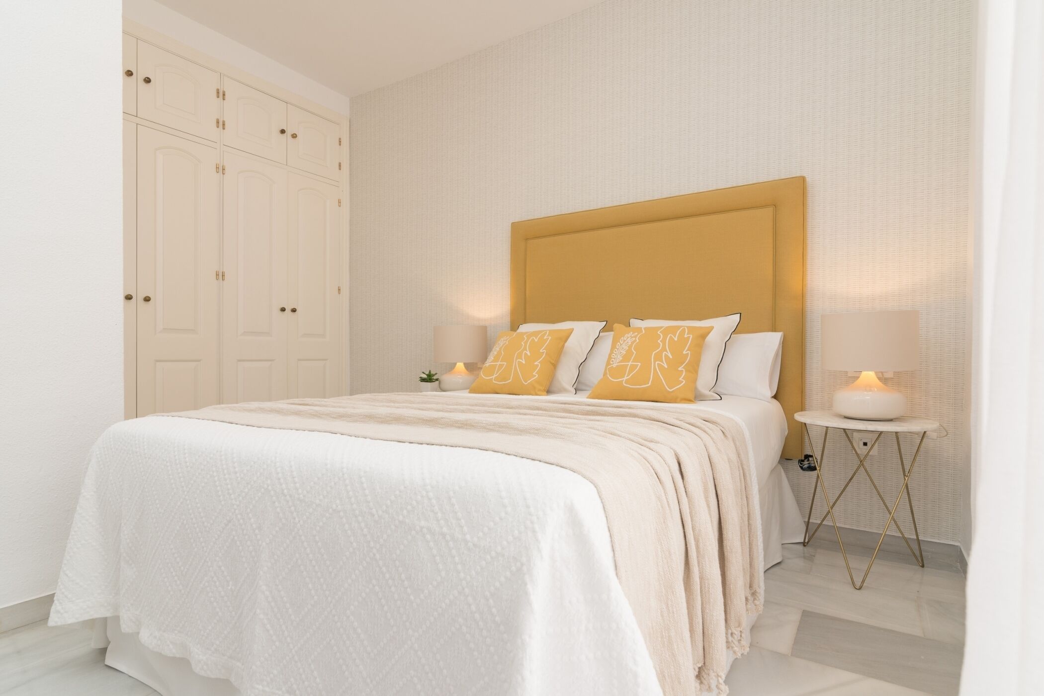 2 bedrooms, iron/ironing board, internet, bed sheets