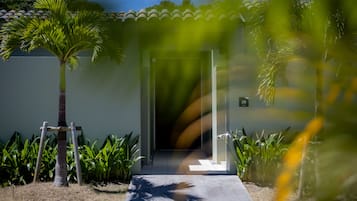 Garden Villa, Non Smoking | 1 bedroom, free minibar items, in-room safe, blackout drapes