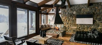 Private Retreat in Stowe! Minutes from the Mountain!