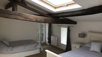 5 bedrooms, iron/ironing board, free WiFi, bed sheets