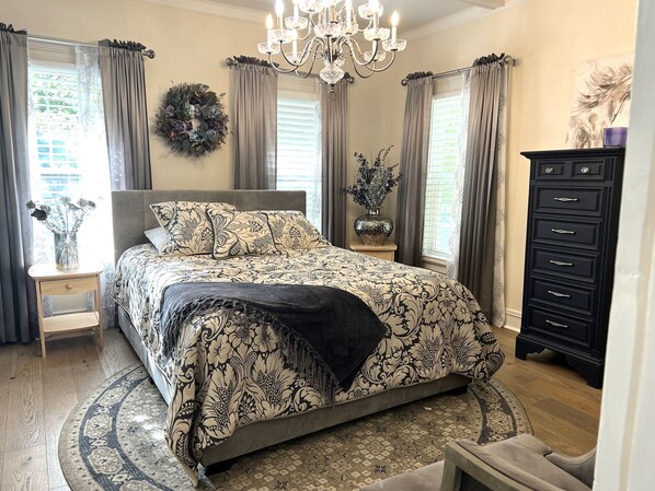 4 bedrooms, desk, iron/ironing board, free WiFi