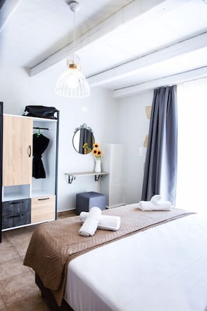 3 Schlafzimmer, Schreibtisch, Bügeleisen/Bügelbrett, WLAN