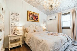 2 habitaciones, escritorio, tabla de planchar con plancha y wifi