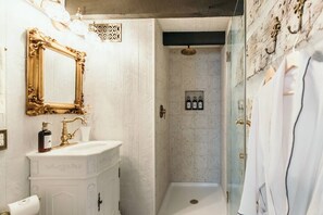 Dusche, Haartrockner, Shampoo