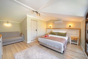 Bộ đồ giường kháng dị ứng, két bảo mật tại phòng, trang trí khác biệt 