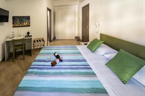 4 habitaciones, escritorio y wifi gratis 