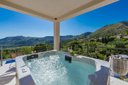 Brand Modern Villa Maris with pool and hot tub