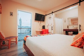 1 bedroom, desk, free WiFi, bed sheets