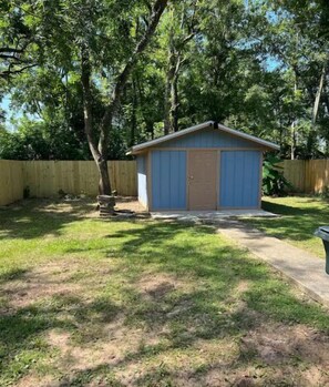 المنطقة المحيطة بالمنشأة