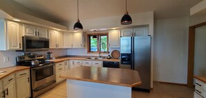 Fridge, microwave, oven, stovetop - Canal view (Hancock)