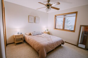 4 عدّة غرف نوم ومكواة/لوح كي وواي فاي مجانًا وملاءات أسرّة