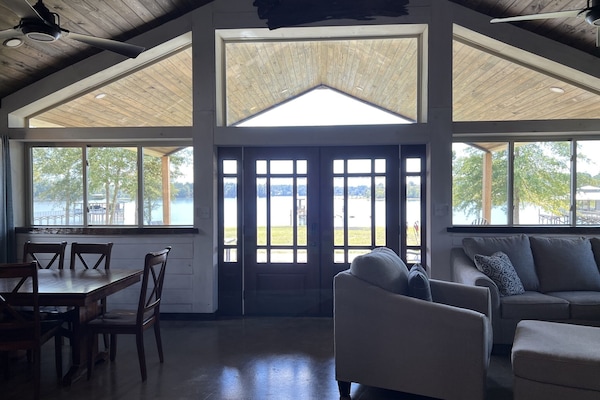 Spectacular Lake views