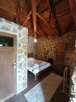 舒适客房 | 高档床上用品、特色装修、笔记本电脑工作区、隔音