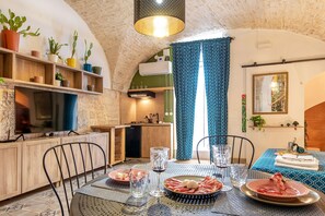 Family Studio (Gioberti 20 Martina Franca historic) | Dining