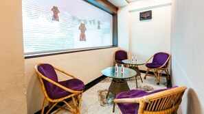 Reception - Itsy Hotels Golden Birds (Navi Mumbai)
