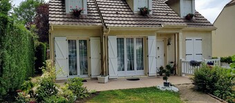 FOR RENT PRIVATE ROOM WITH BALCONY AND JERDIN